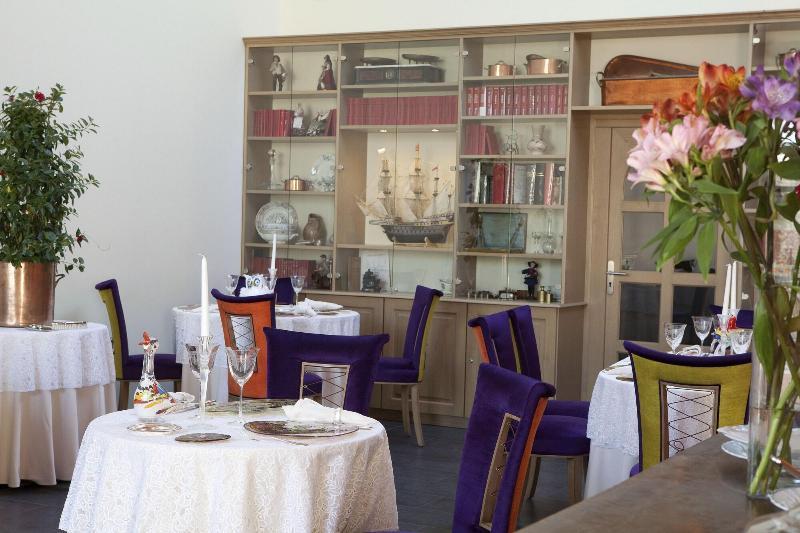 Logis Hotel O En Couleur Oucques-la-Nouvelle Экстерьер фото
